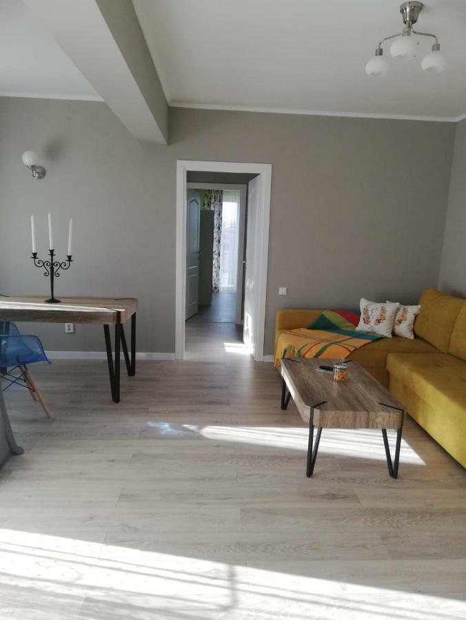 3 Room Apartment 2 Minutes Away From Ploiesti Exterior photo