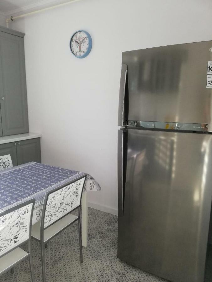 3 Room Apartment 2 Minutes Away From Ploiesti Exterior photo