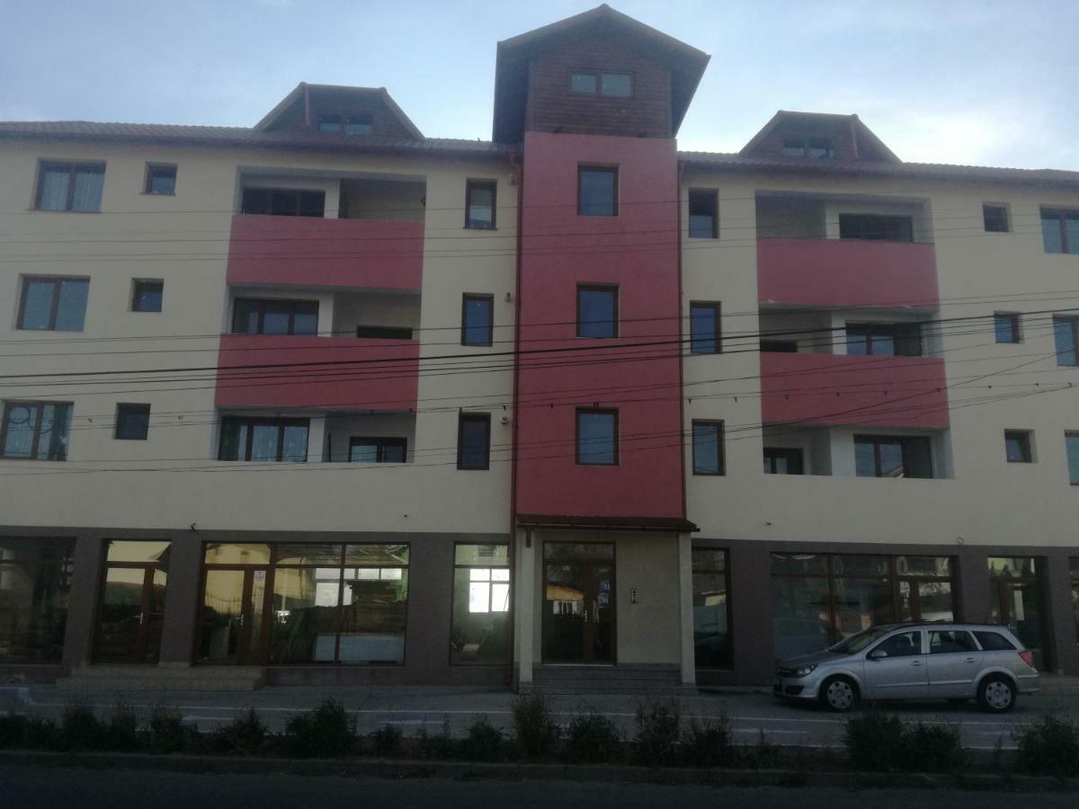 3 Room Apartment 2 Minutes Away From Ploiesti Exterior photo