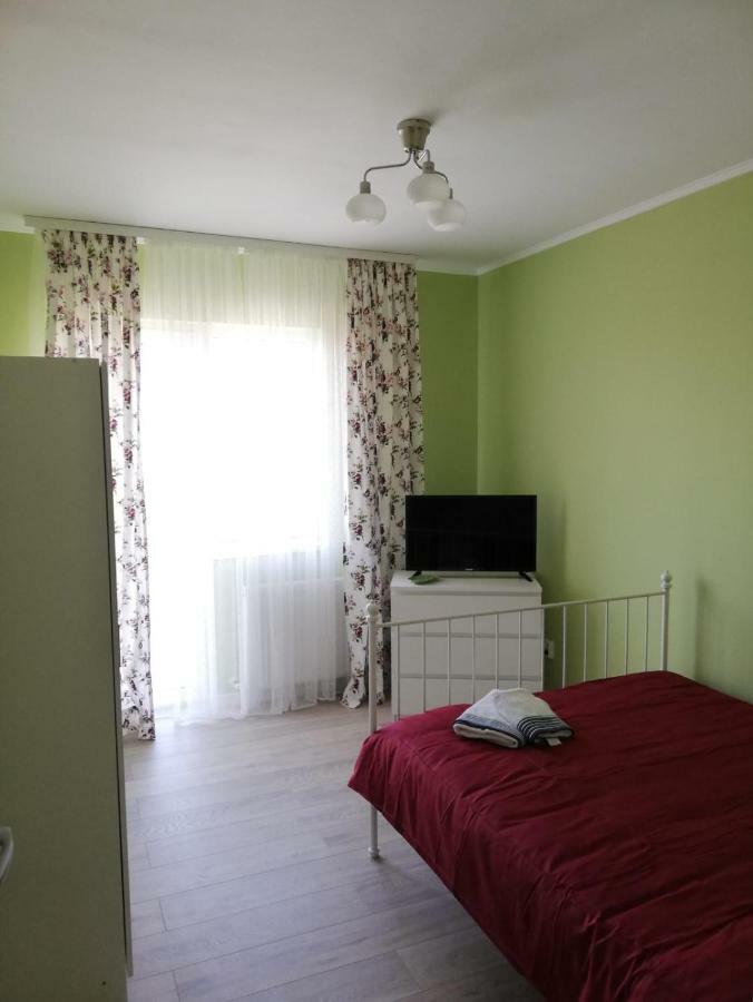 3 Room Apartment 2 Minutes Away From Ploiesti Exterior photo