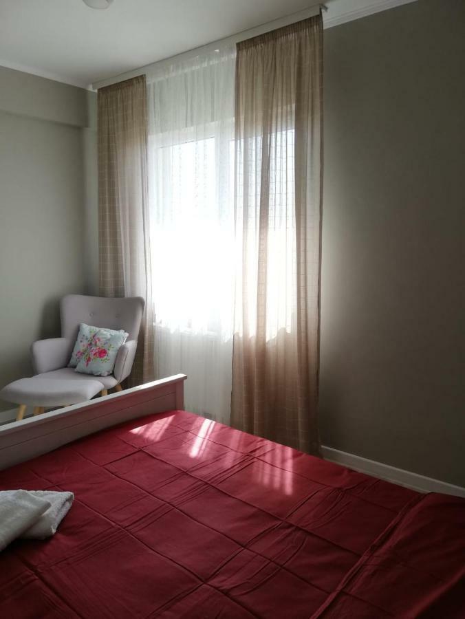 3 Room Apartment 2 Minutes Away From Ploiesti Exterior photo